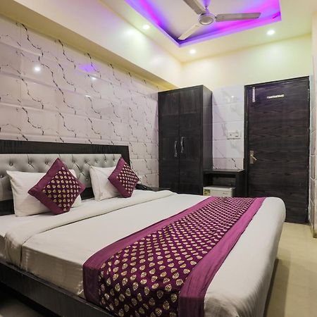 Hotel Guruvas Inn "Vaccinated Staff" New Delhi Ngoại thất bức ảnh