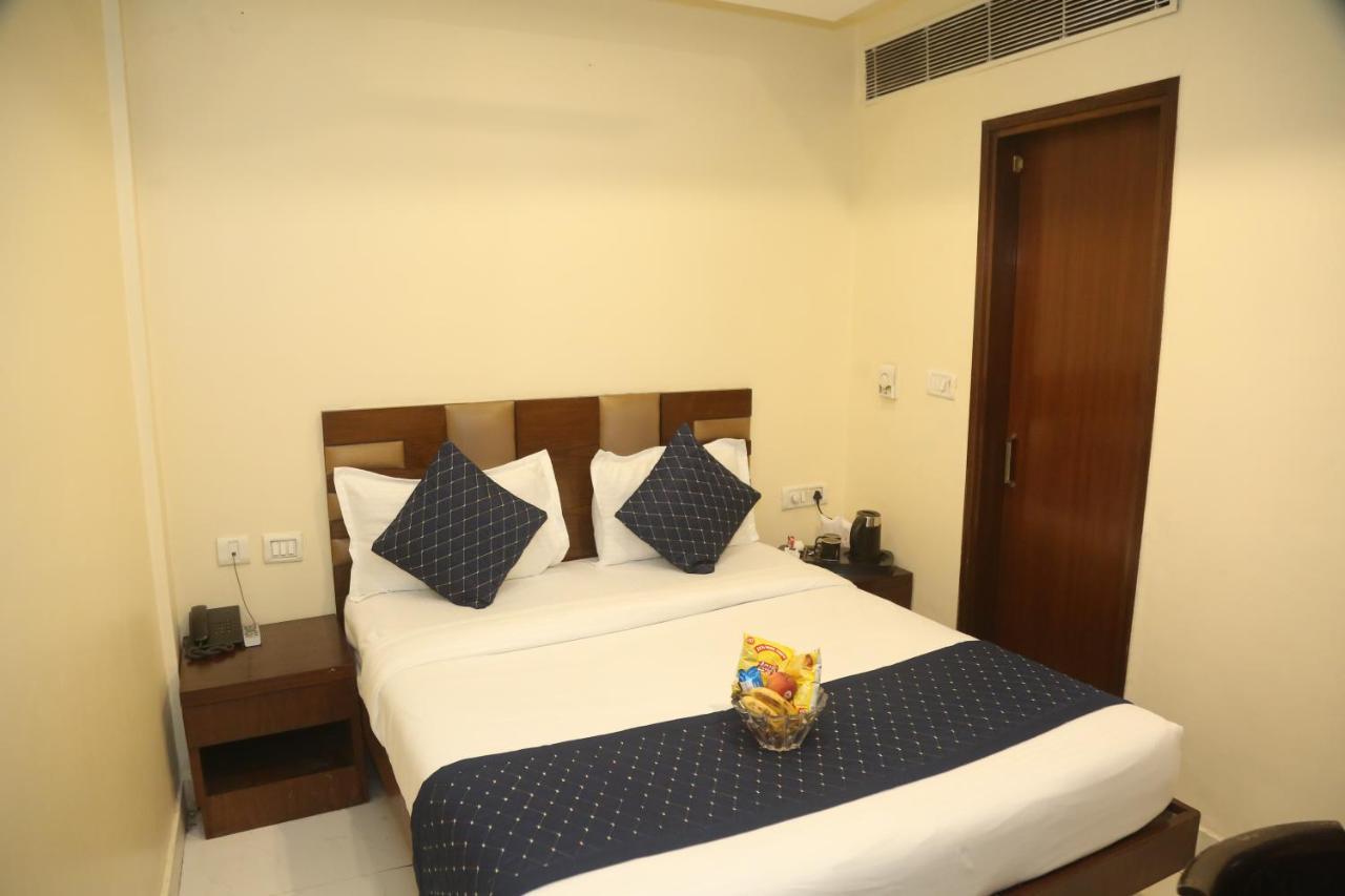 Hotel Guruvas Inn "Vaccinated Staff" New Delhi Ngoại thất bức ảnh