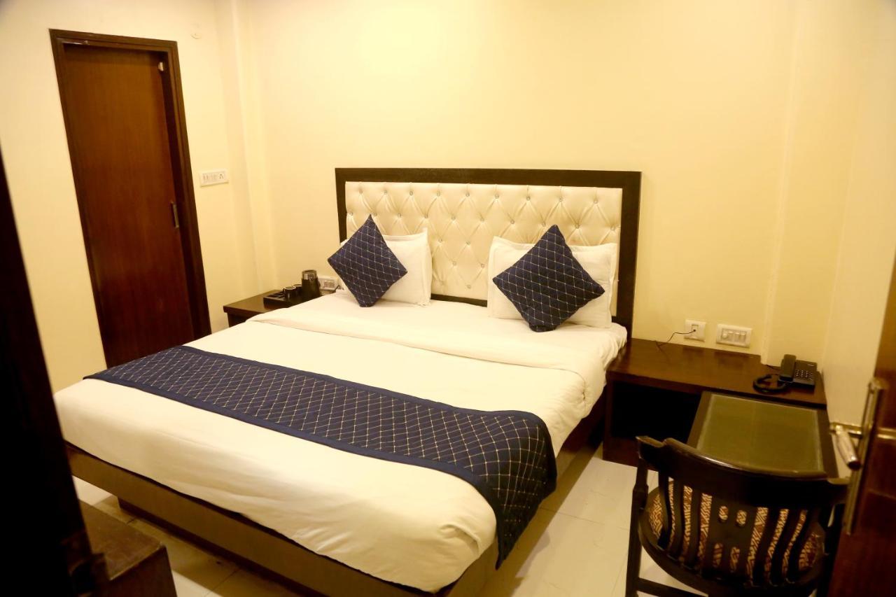 Hotel Guruvas Inn "Vaccinated Staff" New Delhi Ngoại thất bức ảnh