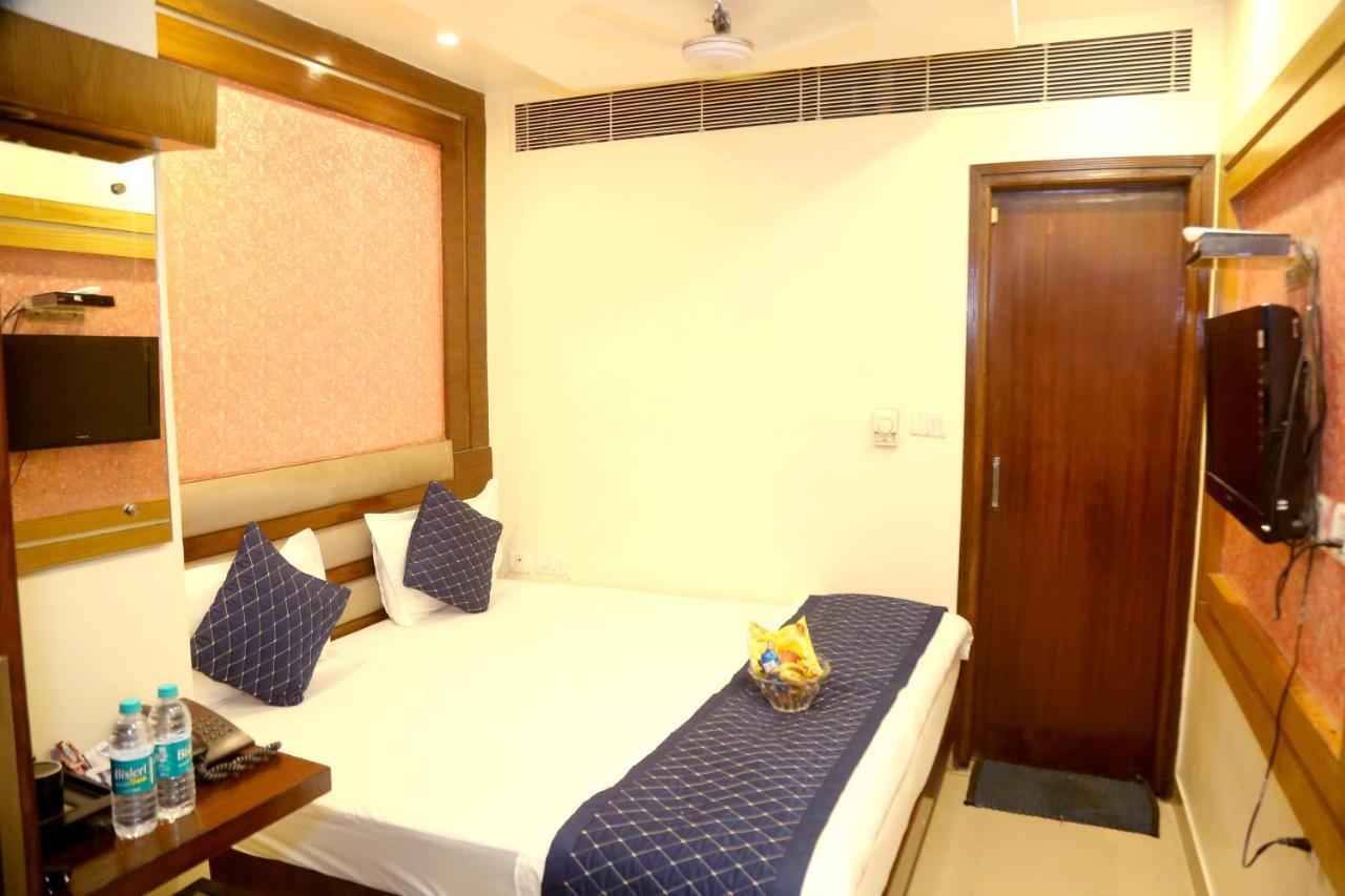 Hotel Guruvas Inn "Vaccinated Staff" New Delhi Ngoại thất bức ảnh