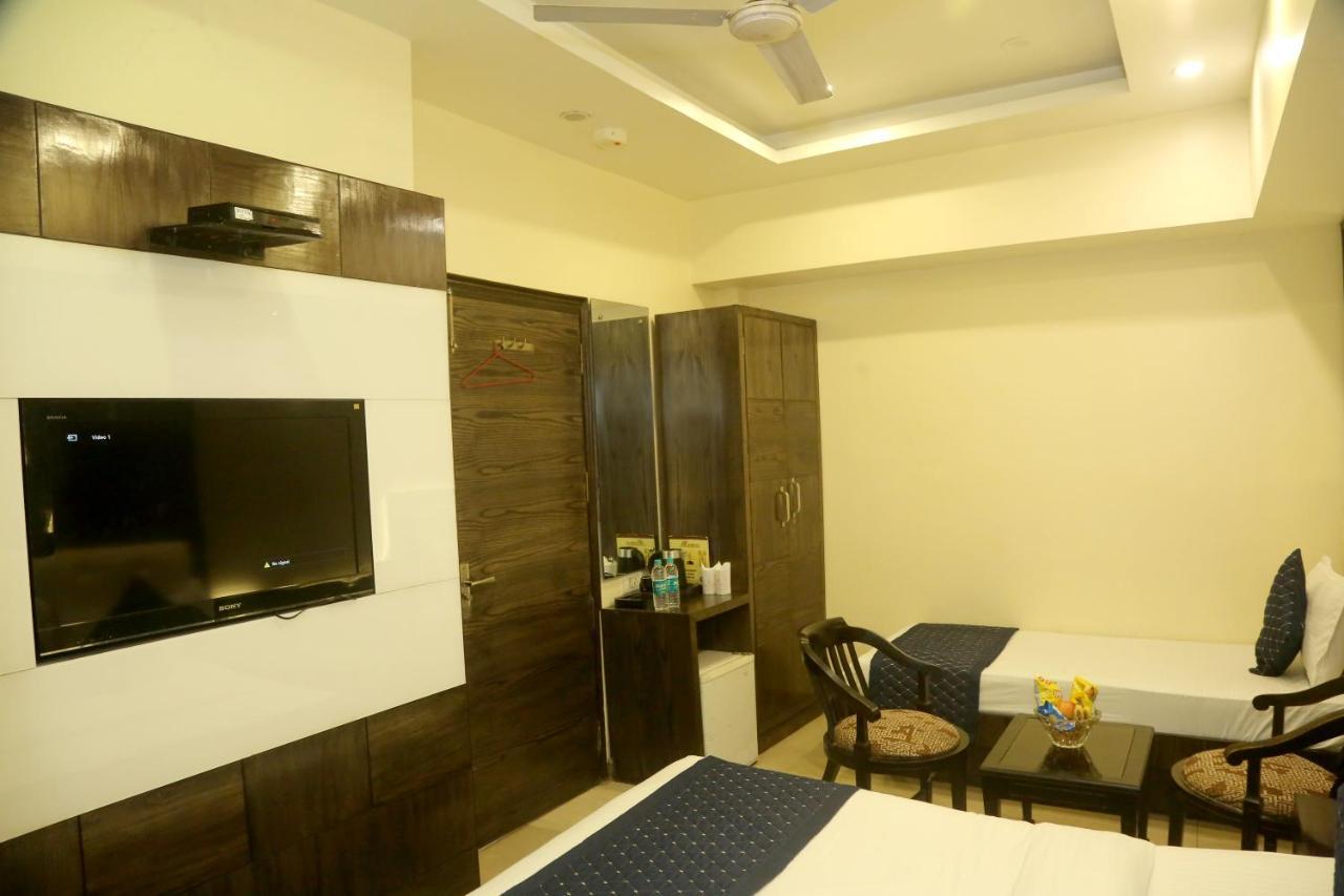 Hotel Guruvas Inn "Vaccinated Staff" New Delhi Ngoại thất bức ảnh