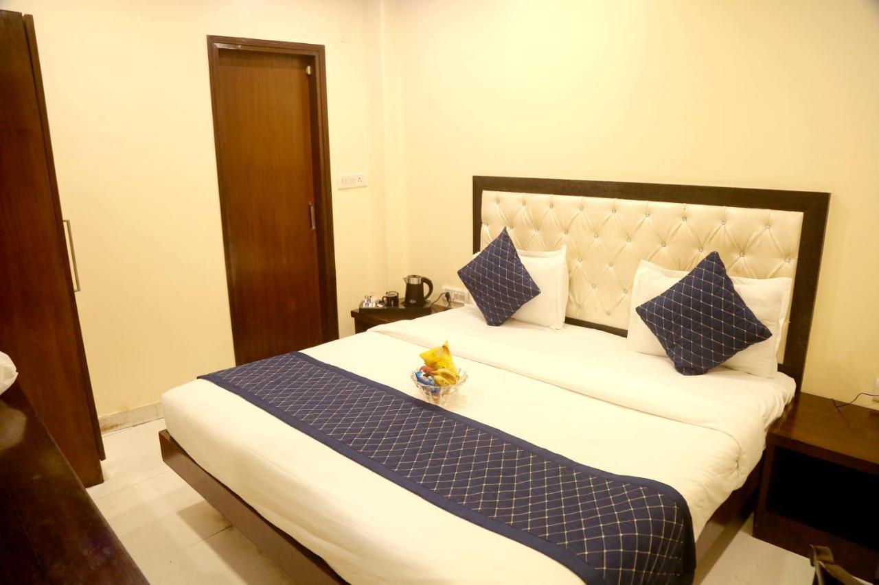 Hotel Guruvas Inn "Vaccinated Staff" New Delhi Ngoại thất bức ảnh