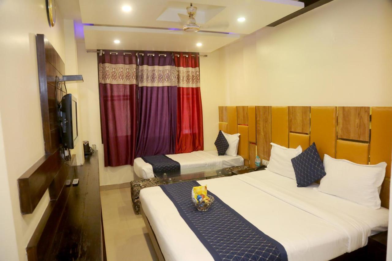 Hotel Guruvas Inn "Vaccinated Staff" New Delhi Ngoại thất bức ảnh