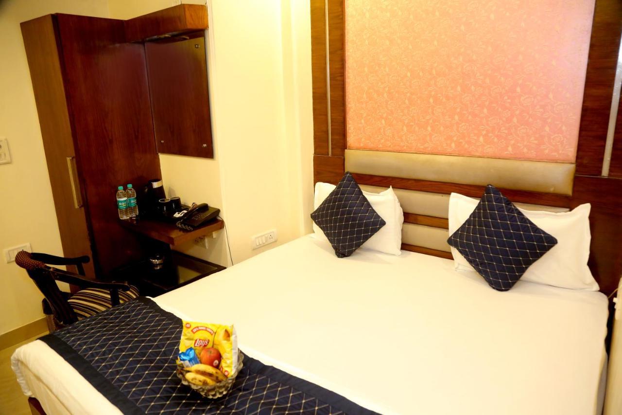 Hotel Guruvas Inn "Vaccinated Staff" New Delhi Ngoại thất bức ảnh
