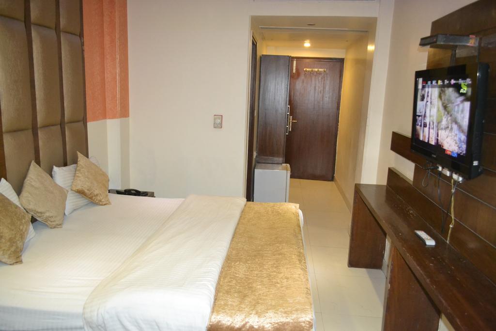 Hotel Guruvas Inn "Vaccinated Staff" New Delhi Ngoại thất bức ảnh