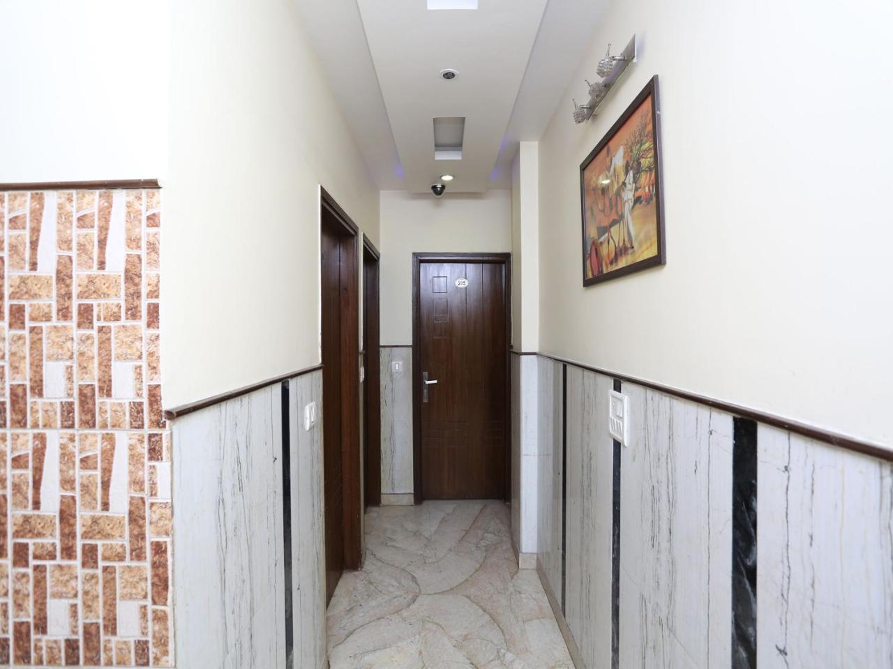 Hotel Guruvas Inn "Vaccinated Staff" New Delhi Ngoại thất bức ảnh