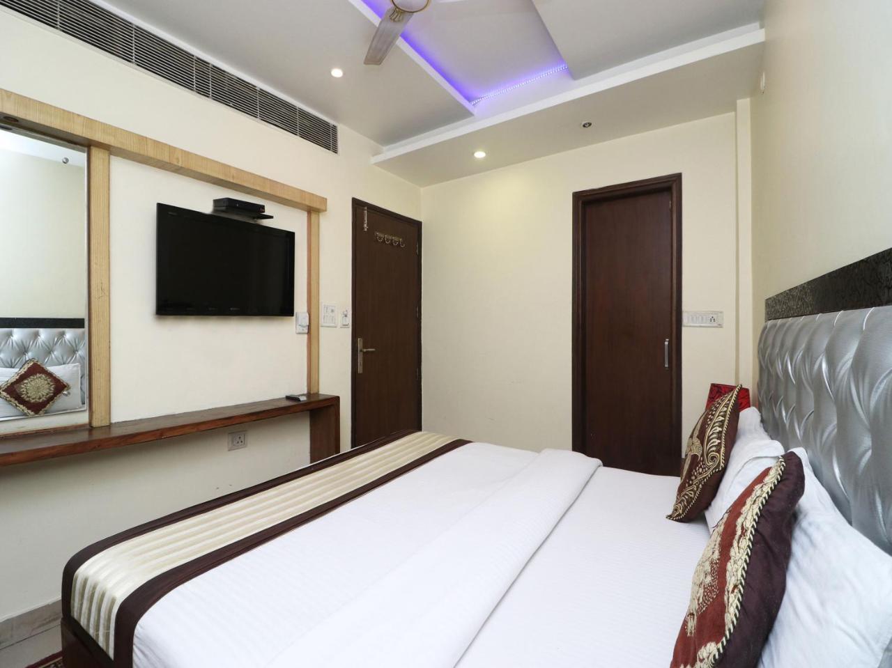 Hotel Guruvas Inn "Vaccinated Staff" New Delhi Ngoại thất bức ảnh